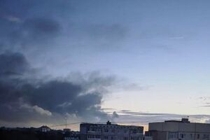 В Тульской области РФ заявили о массированном налете дронов. Под ударом могли быть химзавод и ГРЭС. Видео