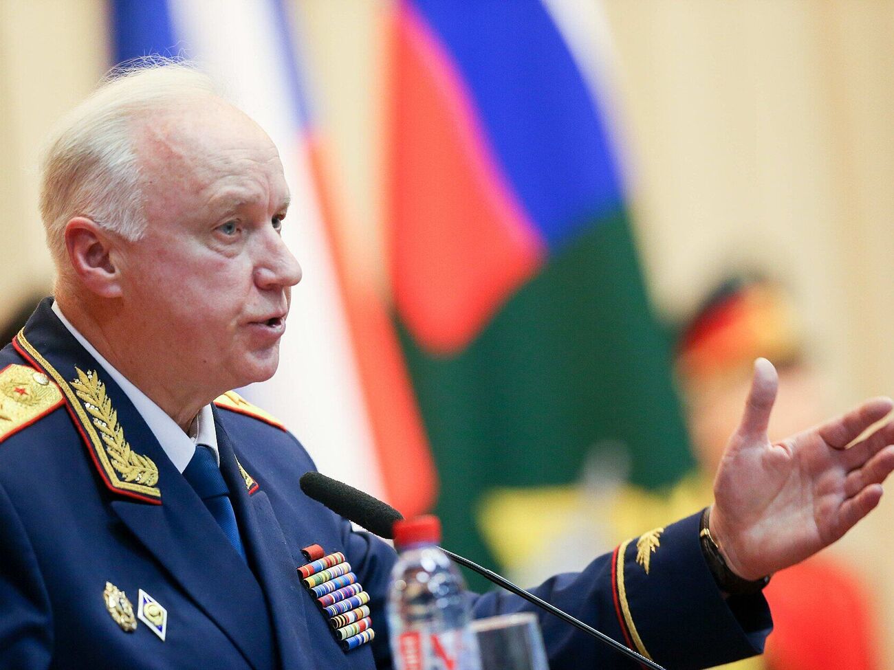 Голова Слідкому РФ запропонував саджати із 12 років і прочитав вірші про те, як хочеться в СРСР