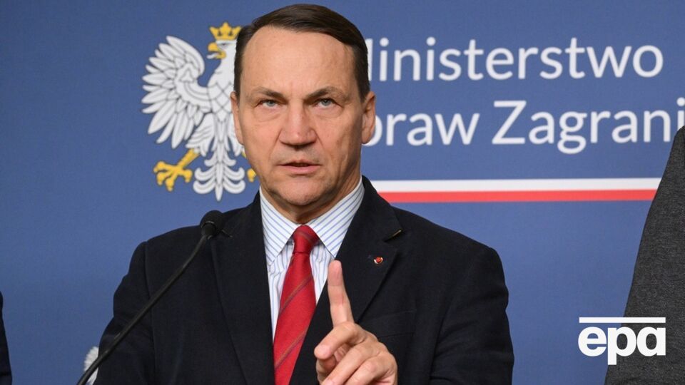"Неадекватна" реакція і "принизливе" рішення. Сікорський висловився про орден Зеленського