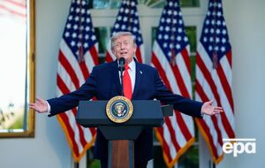 "Добро пожаловать, но ведите себя хорошо!" Фото Трампа разместят на юбилейном паспорте США
