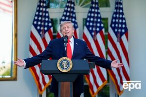"Ласкаво просимо, але поводьтеся добре!" Фото Трампа розмістять на ювілейному паспорті США