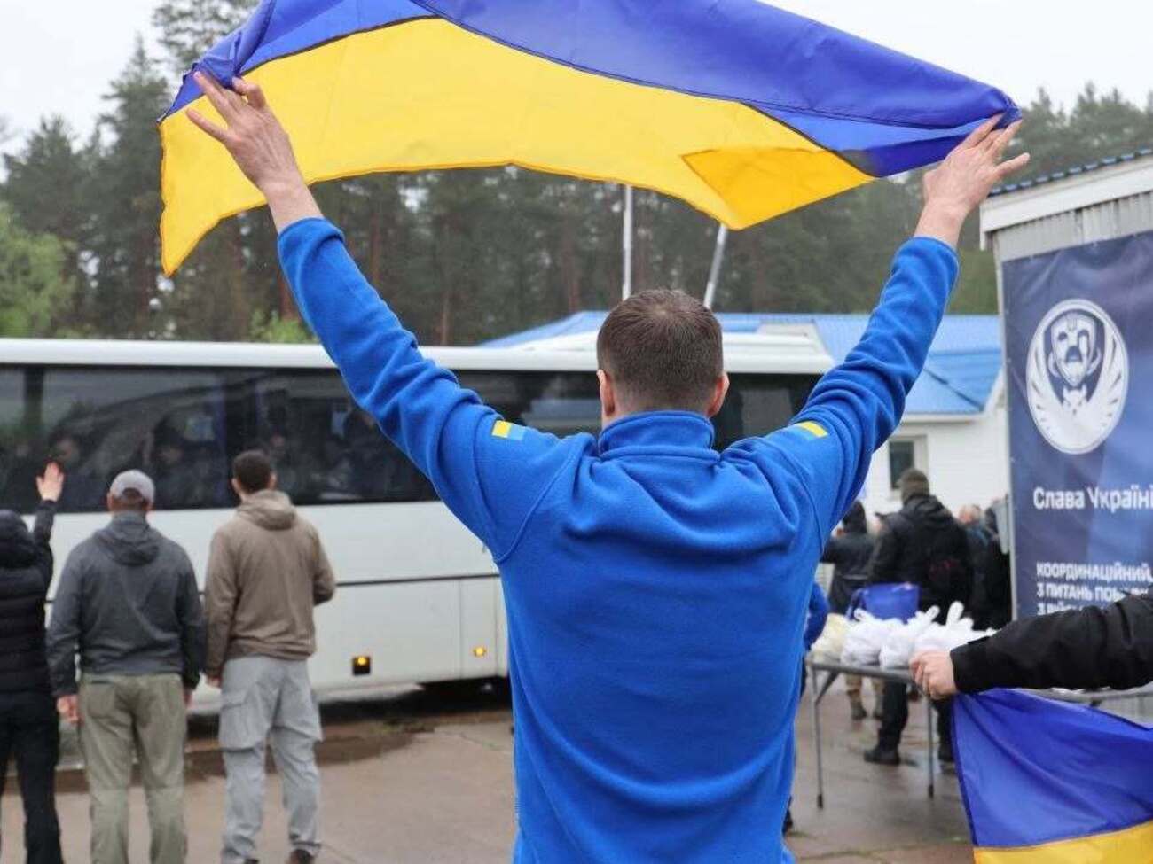З російського полону повернули сімох цивільних українців 