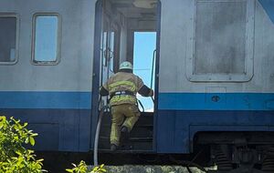 На Закарпатье во время движения загорелся поезд, пассажиров эвакуировали машинисты. Фото