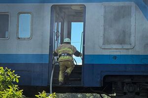 На Закарпатті під час руху загорівся поїзд, пасажирів евакуювали машиністи. Фото