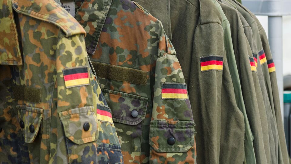 У Німеччині можуть повернути обов'язкову військову службу. Молодь заявляє, що не хоче бути "гарматним м'ясом"