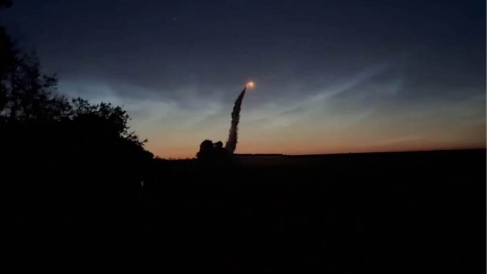 Зеленський показав запуск ракети "Фламінго" по воєнному заводу у Волгограді. Відео