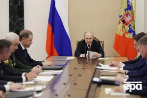 "Не завжди є в наявності". Путін визнав проблеми з бензином у Росії