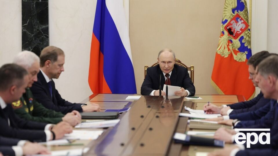 "Не всегда есть в наличии". Путин признал проблемы с бензином в России