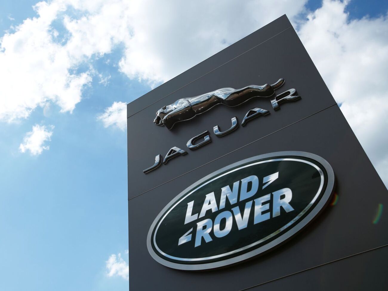 Російські хакери обвалили Jaguar Land Rover на $2,5 млрд