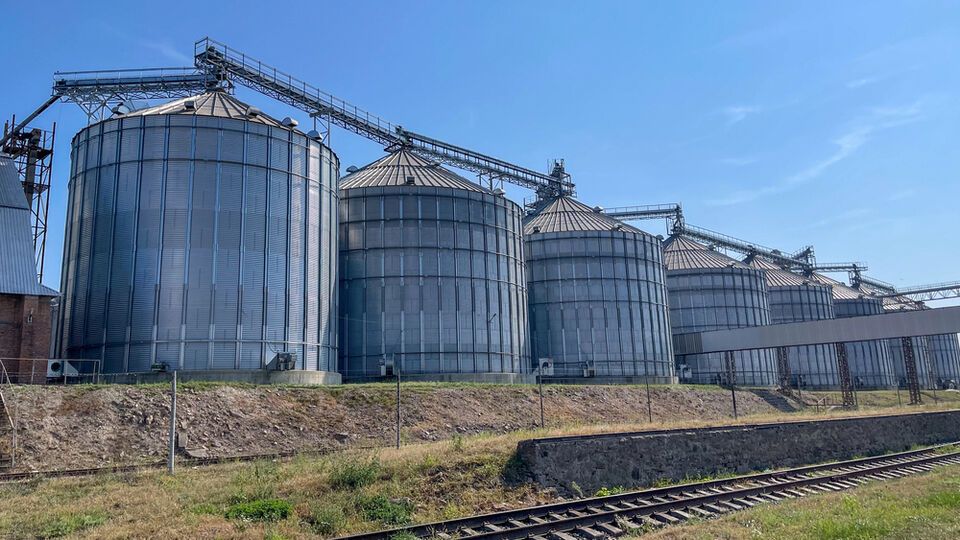 Повышение грузовых тарифов "Укрзалізниці" – это двойной удар по аграриям – эксперт