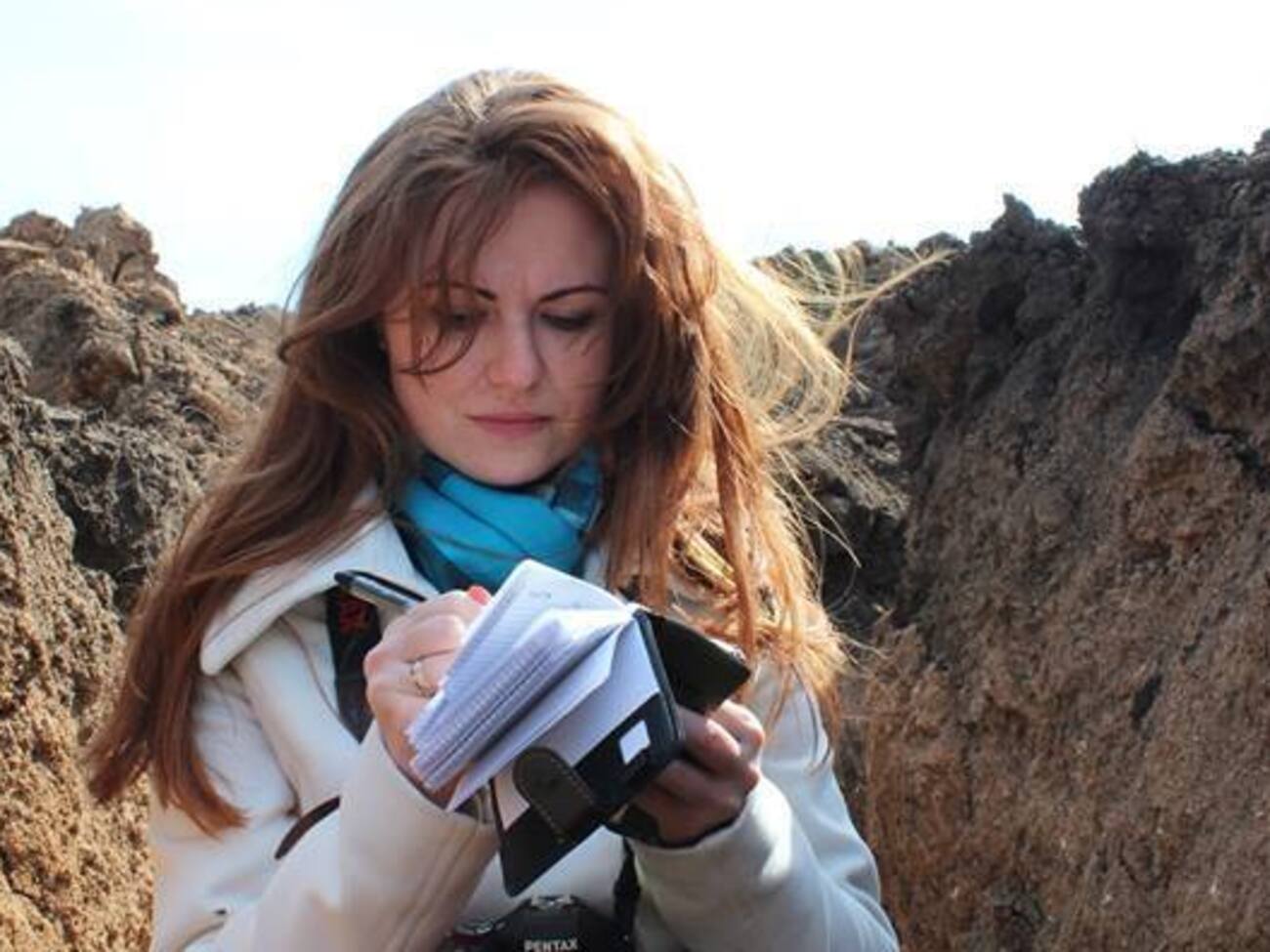 Жінка веде мене в сховище повз тіло загиблого, підлога вкрита бинтами й кров'ю