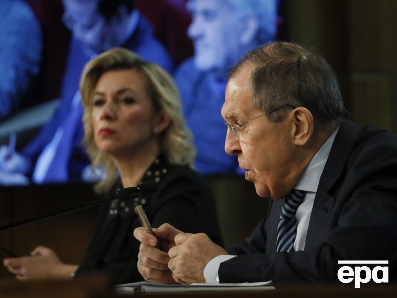 Російські злодії відкрили в тилу РФ заклад у кольорах УПА й висміяли Лаврова із Захаровою. Фото