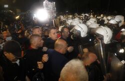 В Албании тысячи людей вышли на эко-протест. При чем здесь зять Трампа
