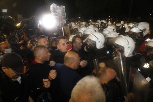 В Албанії тисячі людей вийшли на екопротест. До чого тут зять Трампа