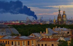 Форум у вогні. Як українські дрони накрили Пітер перед промовою Путіна. Головне