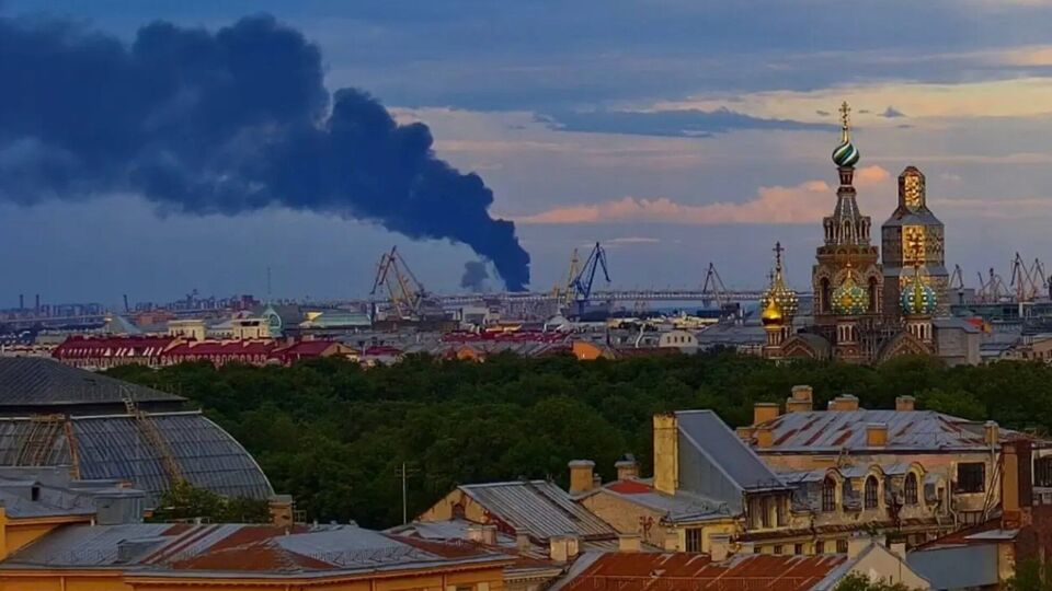 Форум Путина в огне. Как украинские дроны накрыли Питер перед речью Путина. Главное