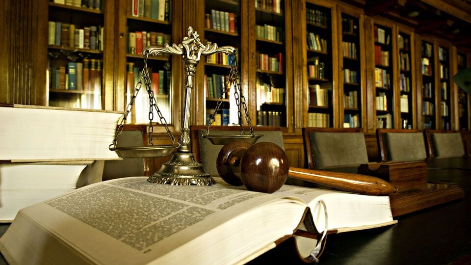 "Здавалося б, цілком логічна правова позиція. Але є одна проблема." Сазонов заявив про протиріччя у позиції Масі Найєма