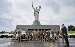 "Метинвест" передал внедорожники боевым бригадам на запорожское направление