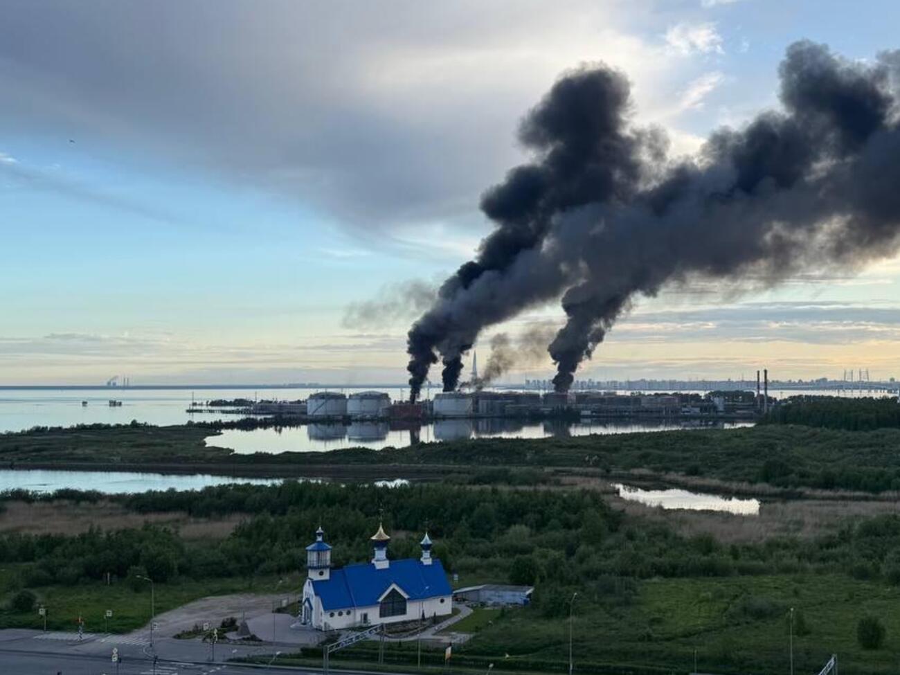 Затримка рейсів, забрудення повітря, відсутність інтернету. У Пітері чекають нових "наслідків" ПМЕФ