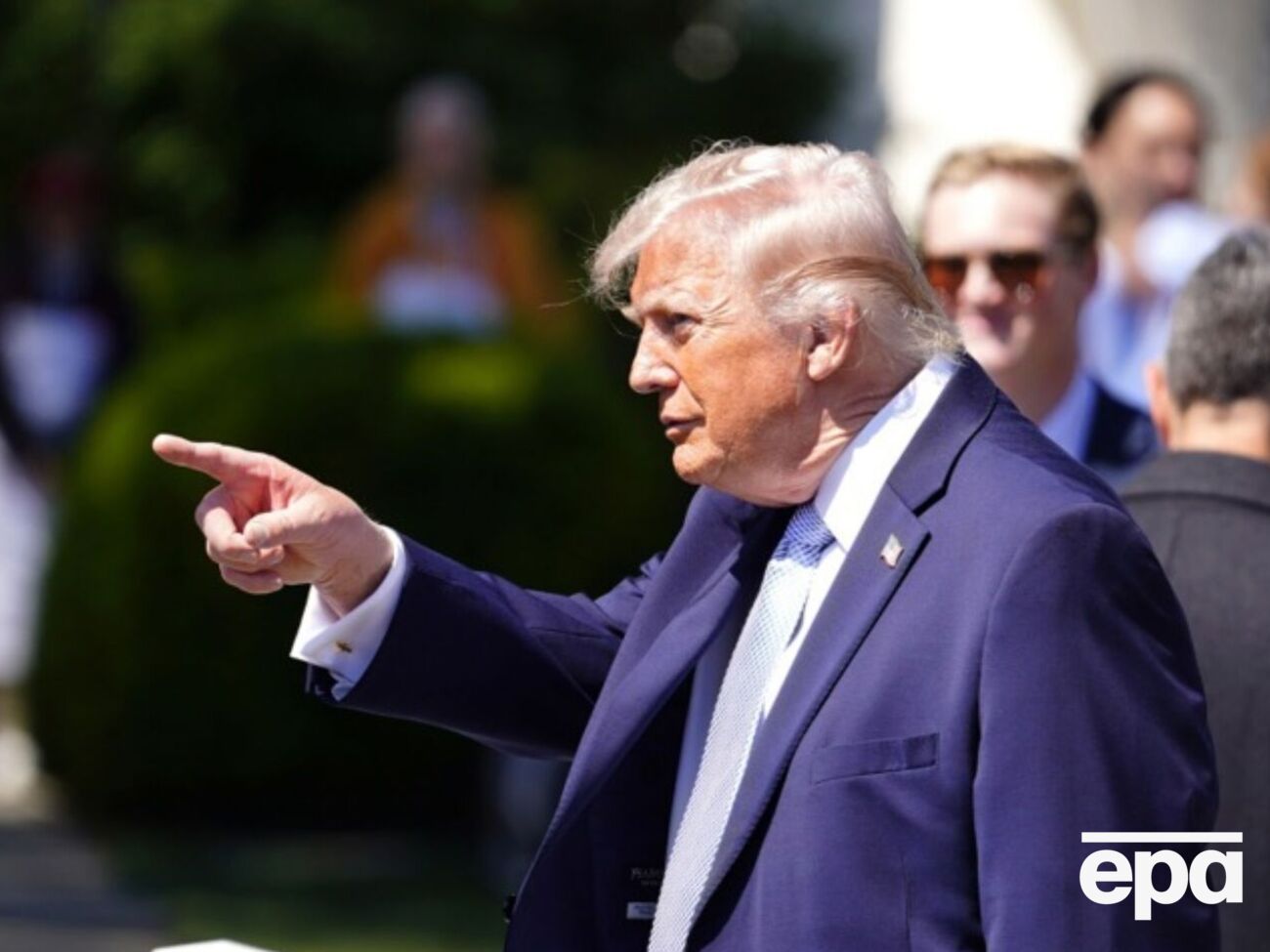 18 карат золота, 321 бриллиант и 75 камней. Трампу подарили эксклюзивный перстень. Фото