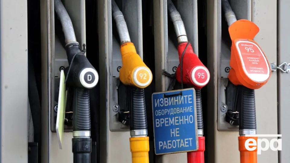 В России стало значительно меньше таксистов, дефицит топлива дошел уже до Москвы. Что известно
