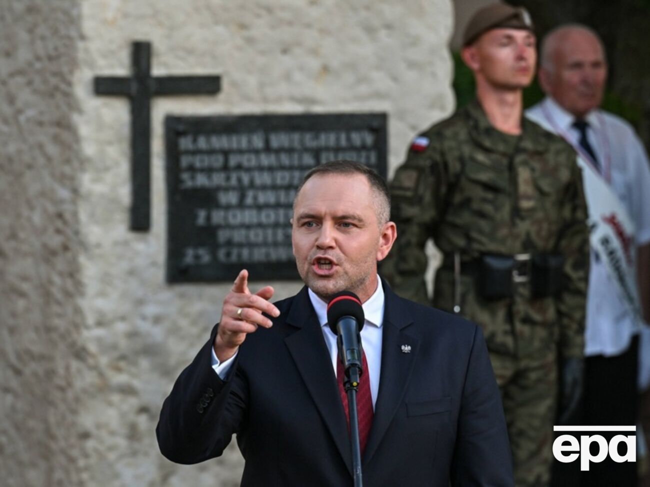 Навроцький звинуватив Київ у вшануванні "геноцидників"