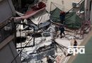 "Просів" і поступово нахилився. У центрі Афін обвалився житловий будинок. Фото, відео