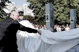 Голова РДА Бахматов зі скандалом відкрив Алею героїв Деснянського району – "Факти"