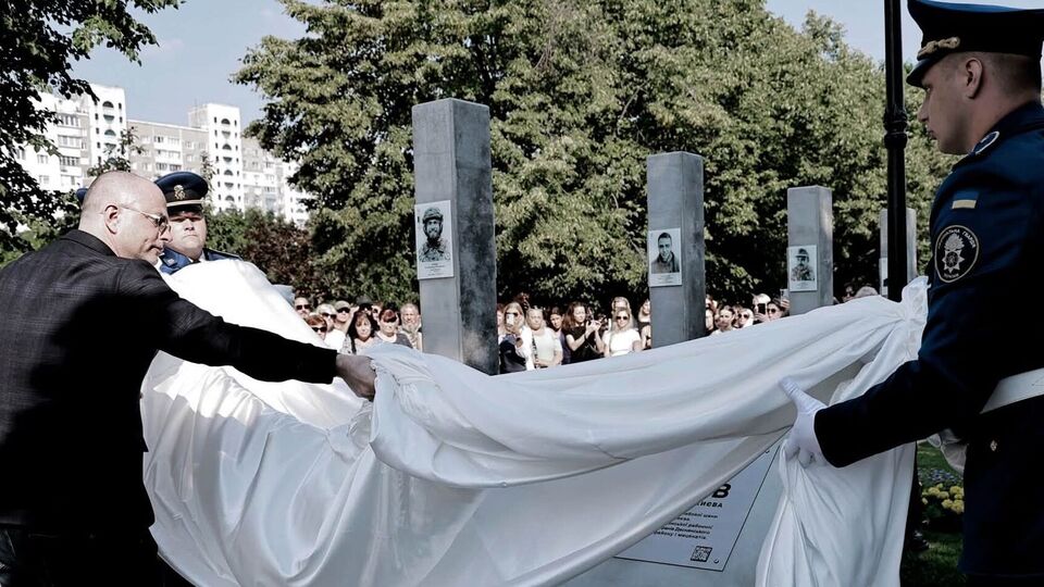 Голова РДА Бахматов зі скандалом відкрив Алею героїв Деснянського району – "Факти"