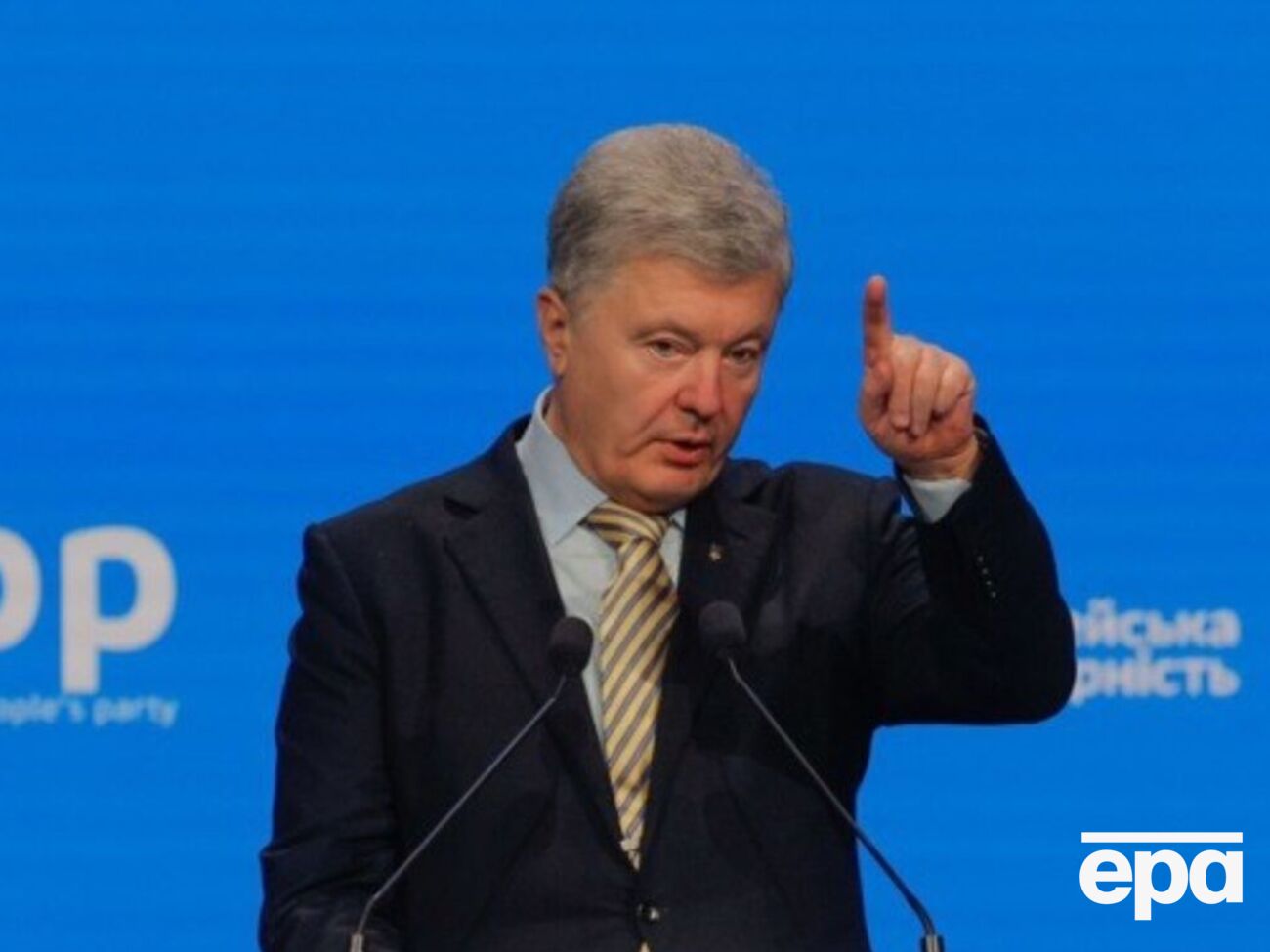Розмова на підвищених тонах і російські мати. ЗМІ дізналися деталі першої за роки зустрічі Порошенка й Зеленського