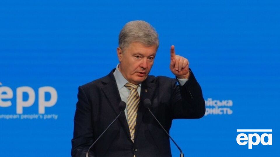 Розмова на підвищених тонах і російські мати. ЗМІ дізналися деталі першої за роки зустрічі Порошенка й Зеленського