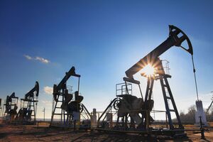 Нафта дешевшає на тлі перемир’я між Ізраїлем і Ліваном. Аналітики попереджають про ризики