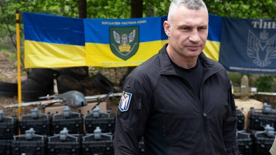 Кличко передав від громади понад 1600 дронів 12-му корпусу ЗСУ