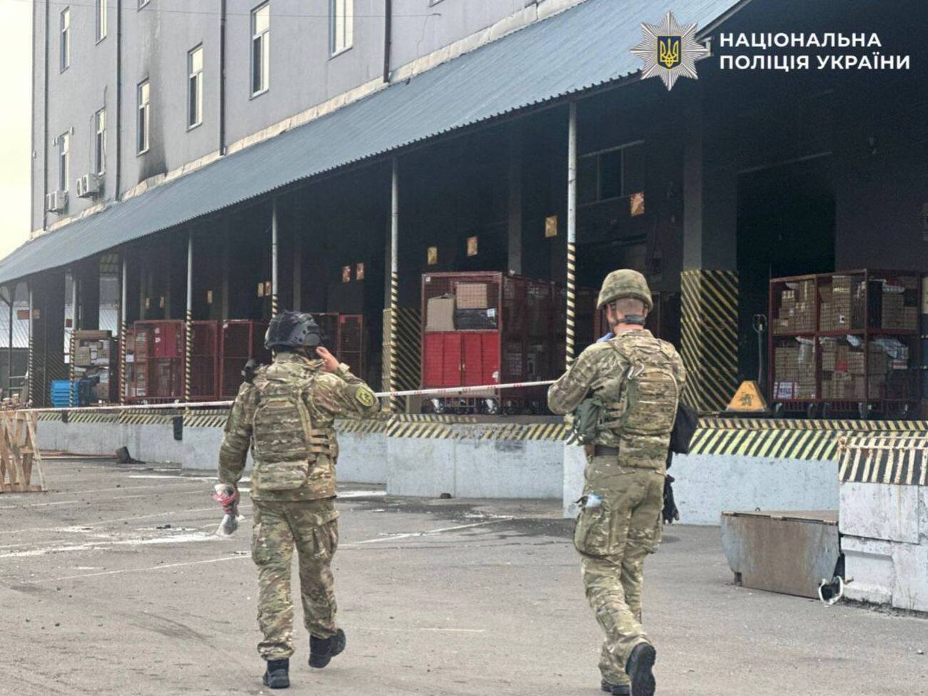У Києві на поштовому терміналі стався вибух. У поліції заявили про теракт. Що відомо