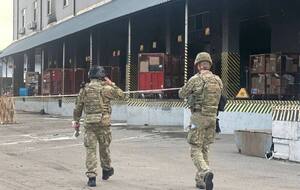 В Киеве на почтовом терминале произошел взрыв. В полиции заявили о теракте. Что известно