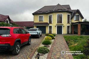Елітні автомобілі й мільйони готівки. У посадовців ВЛК провели масові обшуки по всій Україні. Відео