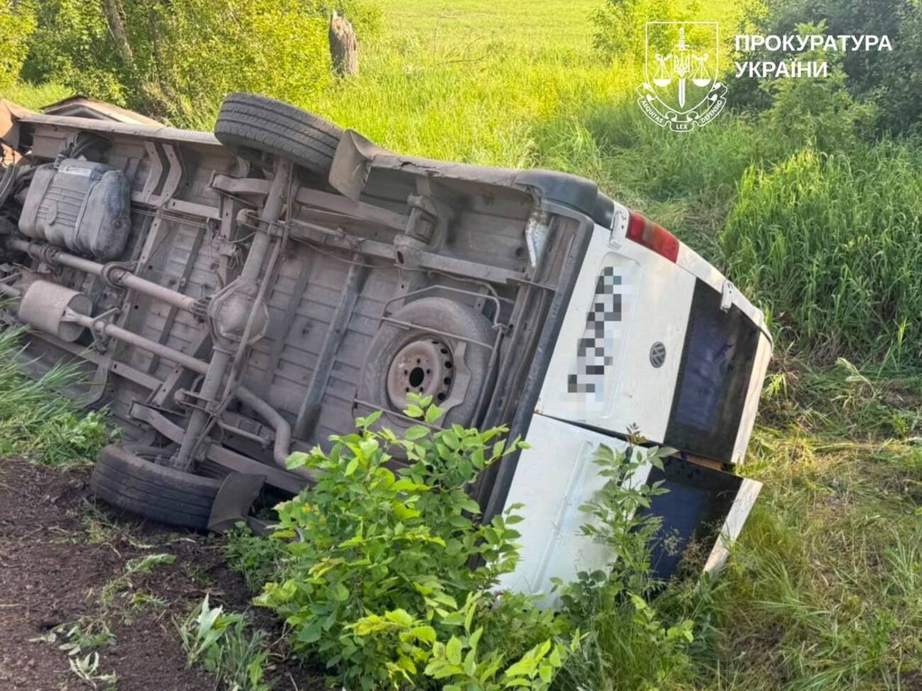 Їхали на екскурсію. У Харківській області перекинувся повний автобус зі школярами. Подробиці