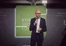 Президент Узбекистана на ПМЭФ выглядел на три головы выше Путина