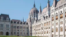 Угорщина припинила видавати візи громадянам із трьох країн. Що відомо