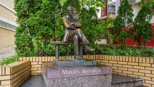 Корогодському соромно, військовим байдуже. У мережі вирує "срач" через Булгакова
