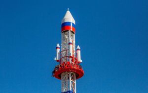 "Відвідувачів розкидає в радіусі 100 м". У Пітері відкрили атракціон "Орєшнік". Відео