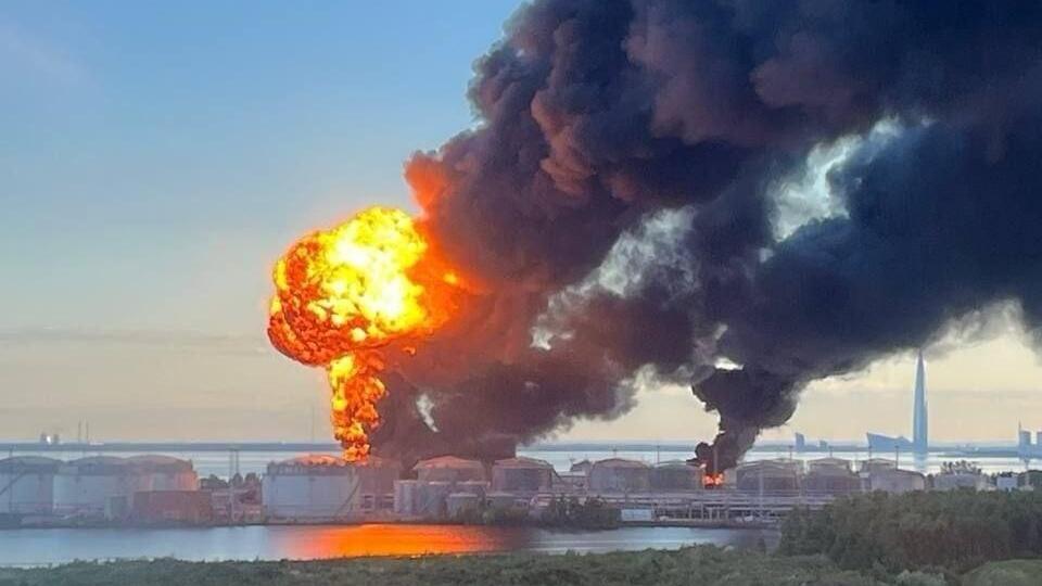 Зеленський заявив про українські далекобійні санкції. Раніше у РФ оголосили евакуацію через БПЛА