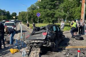 "Зафіксовано 39 порушень". Що відомо про водія Mercedes, який насмерть збив людей у Києві