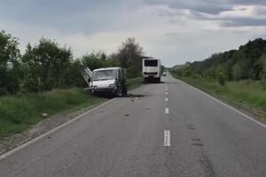 "Треба думати". Водіїв попередили про небезпеку через атаки РФ на ділянці траси. Про що йдеться