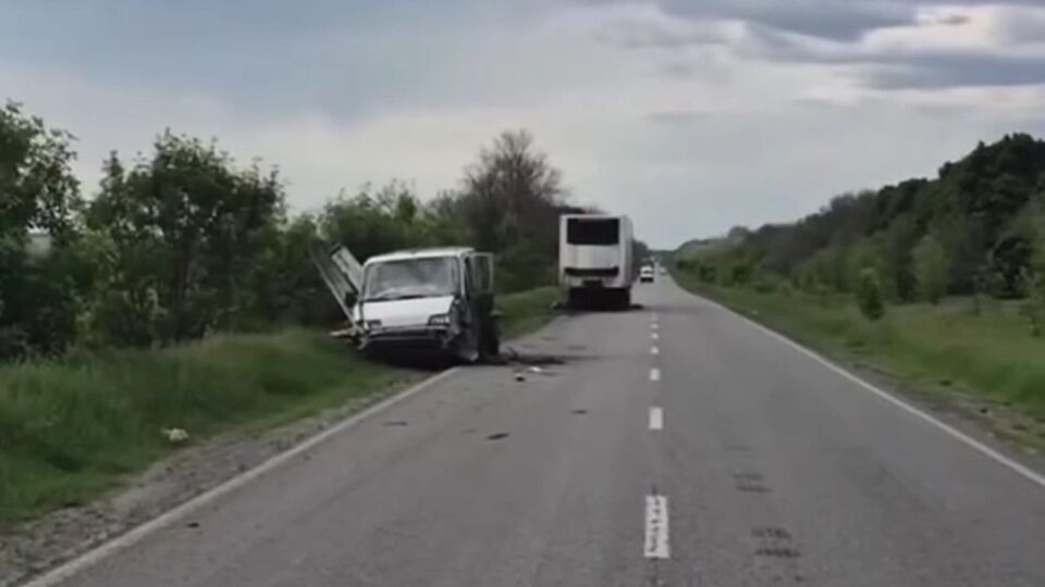 "Треба думати". Водіїв попередили про небезпеку через атаки РФ на ділянці траси. Про що йдеться