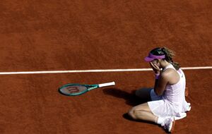 На Roland Garros подняли российскую тряпку. Пришлось вмешаться охране. Видео