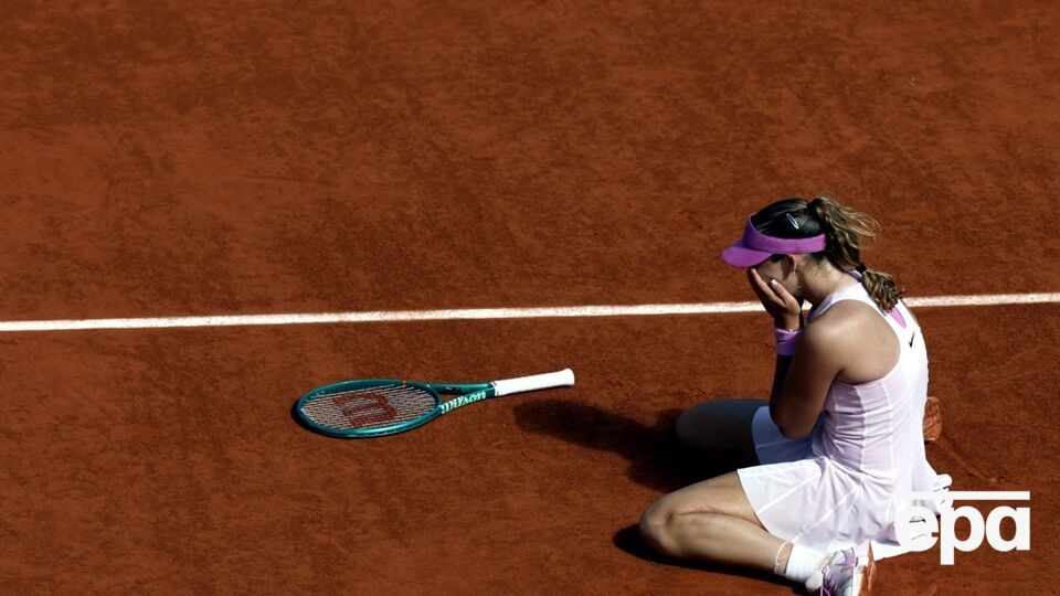 На Roland Garros підняли російську ганчірку. Довелося втрутитись охороні. Відео