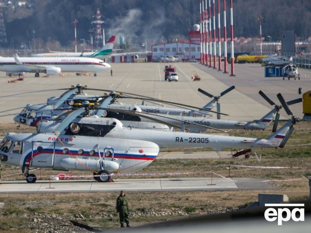 Атаки БПЛА паралізували головний курортний аеропорт Росії. Відео 