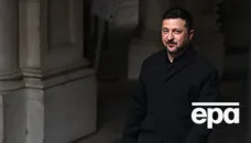 Зеленський за кордоном несподівано показав культовий жест. Відео