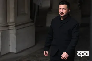 Зеленский за границей неожиданно показал культовый жест. Видео